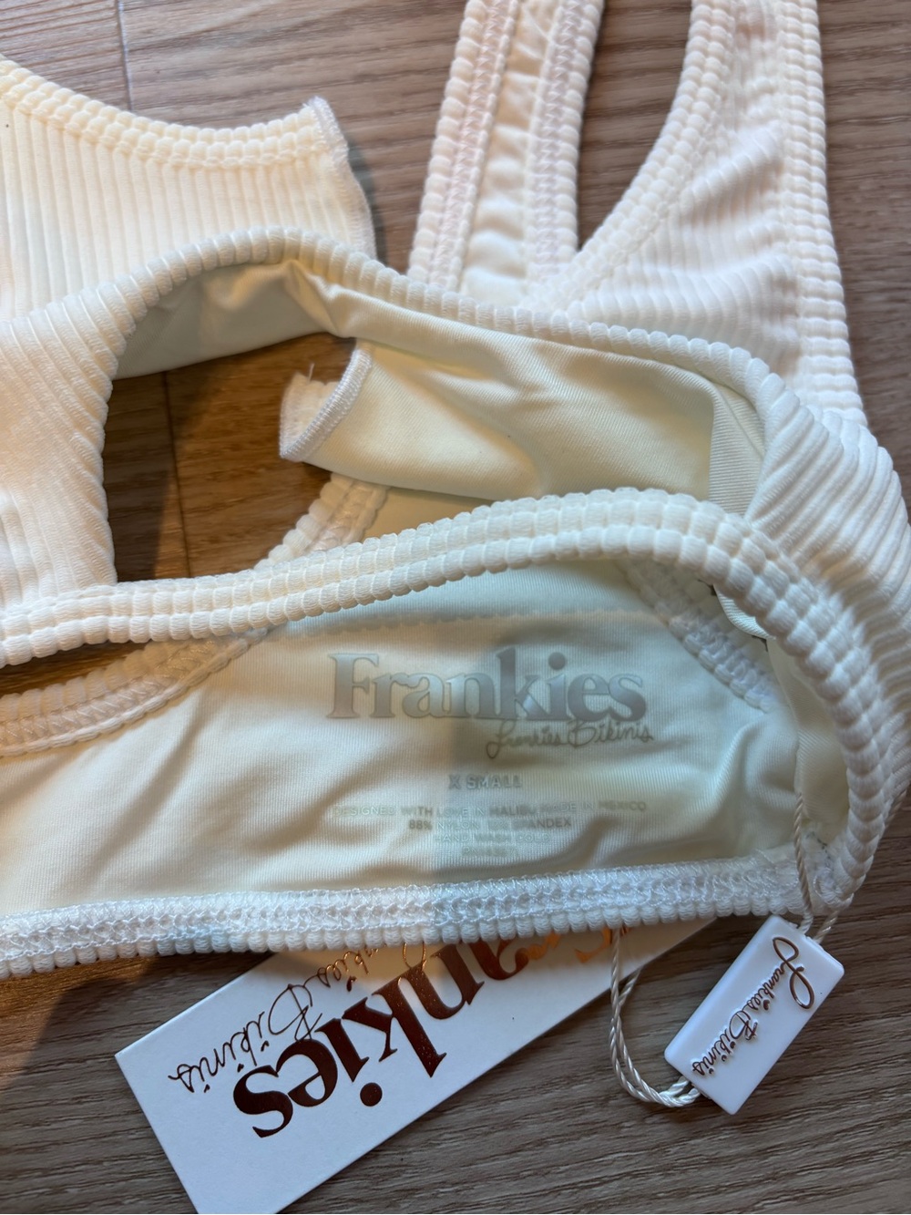 NWT Frankie’s Bikinis Women’s XS Cole Swim Top in White Beach Summer - Picture 3 of 7